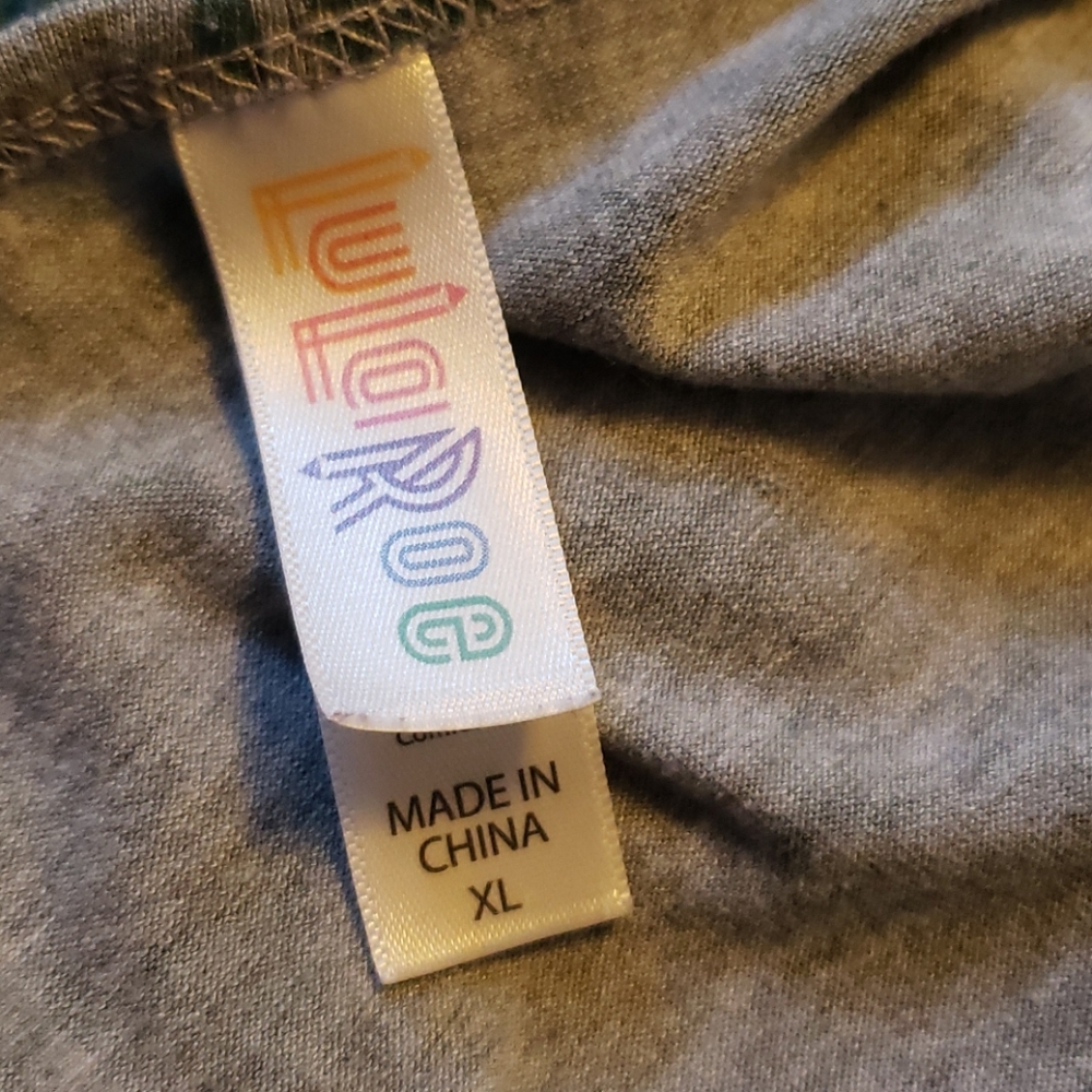 Lularoe top🌻 - Picture 3 of 4